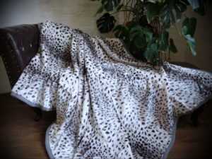 KUSCHELDECKE Tagesdecke Wohndecke Decke Plaid Schnee - Leopard