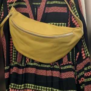 ECHT LEDER CROSS BODY BAG BRUSTTASCHE BAUCHTASCHE GELB UMHÄNGE TASCHE NEU