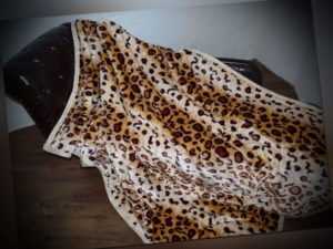 Kuscheldecke Tagesdecke Wohndecke Decke Plaid Felloptik Leopard