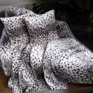 3tlg. Set Kuscheldecke Tagesdecke Schnee - Leopard 160x200cm + 2