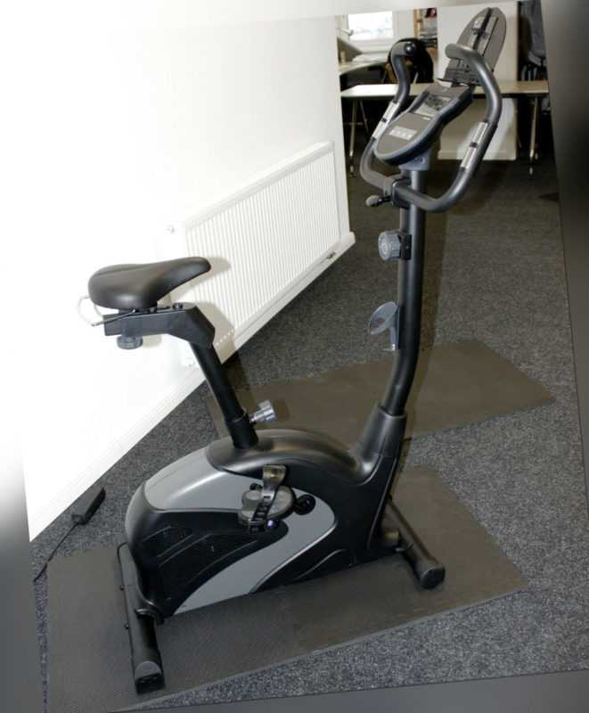 LCD Heimtrainer Fitness Fahrrad Hometrainer Ergometer Trimmrad Bike 150 kg bm