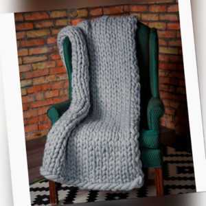 Neue handgemachte dicke Strickdecke in dicken Wolldekorationen für