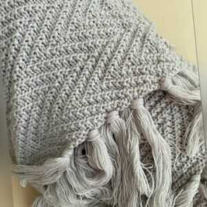 Home & You Strickdecke Kuscheldecke Plaid 170x 130 grau m Fransen