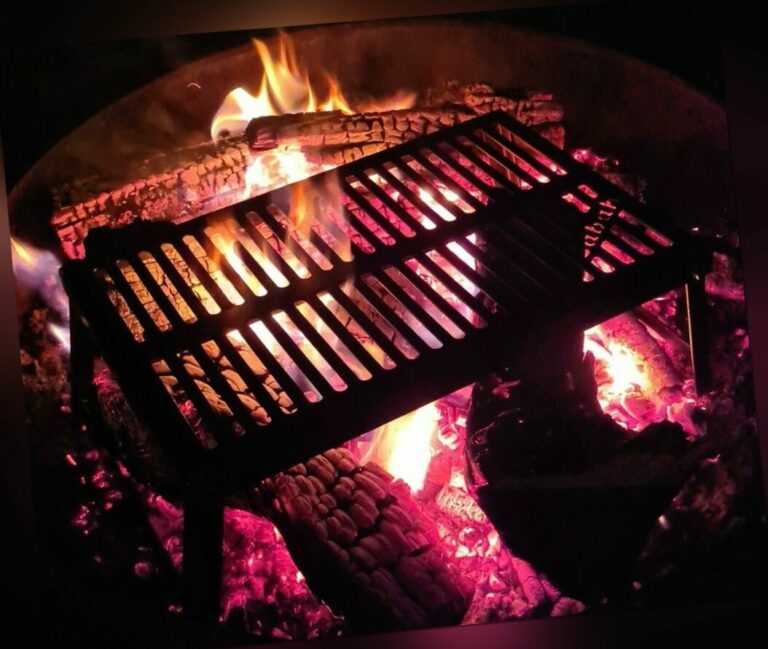 Faltbarer Outdoor-Rost / Kochen & Braten über Lagerfeuer oder Feuerschale!