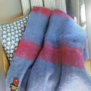 John Hanly Irland Mohairdecke Wolldecke Blau Flieder Beere Bunt