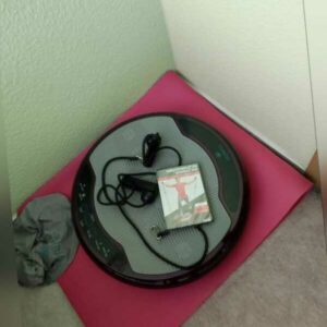 Styletics Vibrationsplatte mit Übungs-DVD und Expander , Farbe: Beere