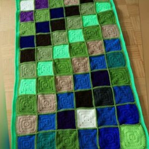WOLLDECKE Häkeldecke Granny Square gehäkelt Wolle Karos grün blau
