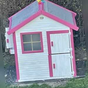 Spielhaus aus Holz - Mit Liebe gestrichen in Pink und Weiß