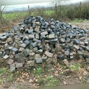 Pflasterstein Basalt, historisches Pflaster, von Hand geschlagen
