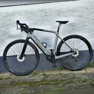  GRAVEL E-BIKE von CANYON im TOP Zustand / Carbon / Farbe Cloud Grey