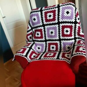 Handmade Granny Squares Decke gehäkelt Oma Wolldecke Überwurf