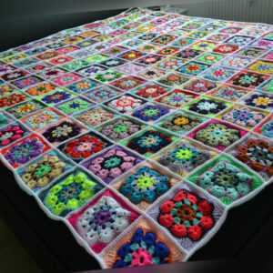 Bunte Granny Square Häkeldecke, Tagesdecke, Kuscheldecke ca. 180cm