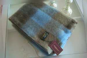John Hanly Irische Mohairdecke klein 132x100cm KNIEDECKE Blau