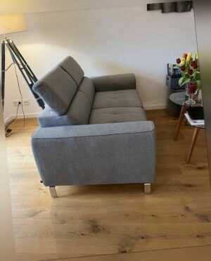 Sofa 3 sitzer grau und 2 sitzer grau, Füße Edelstahl, sehr filigran