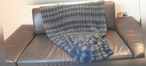 Handgestrickte Decke/ Plaid Mohair Blau melange, Aran-Zopfmuster