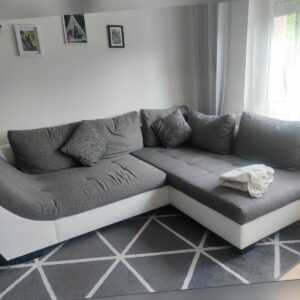 Sofa und ausgestattete Wand 700 Euro