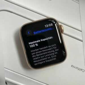 Apple Watch SE 40mm Aluminiumgehäuse-Gold mit Sportarmband in Weiß (GPS)...