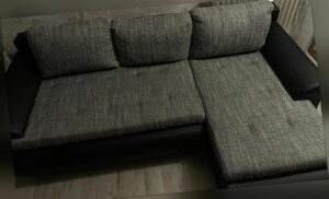 Sofa mit 3 Kissen