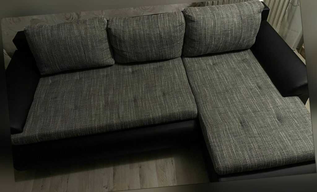 Sofa mit 3 Kissen