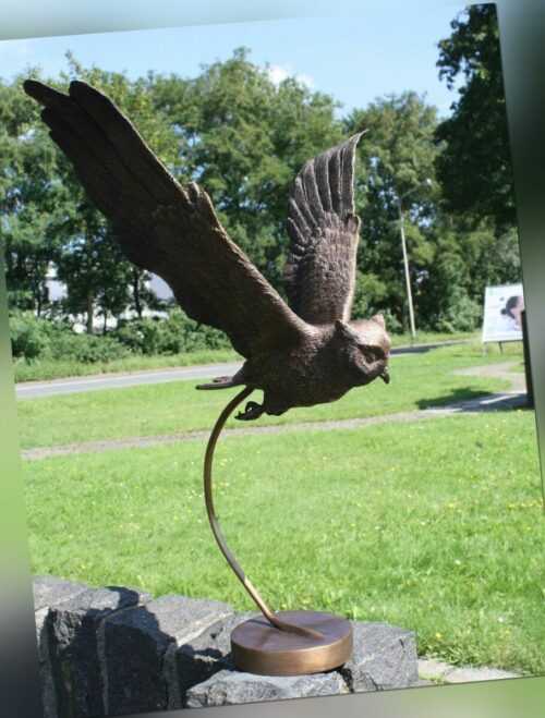 Bronzeskulptur fliegende Eule mit Standfuß Dekoration für Haus und Garten