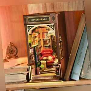 Robotime DIY Bookstore Puppenhaus LED Book Nook Regaleinsatz Weihnachtsgeschenke