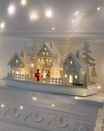 SEHR WOHNLICHE Weihnachtsdeko Lagerauflösung - Dorfszene weiß Holz beleuchtet