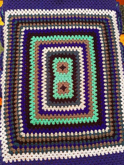 Wunderschöne Deko Häkeldecke/Plaid, Handarbeit, blau, türkis Töne.