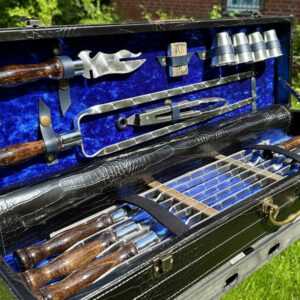 Grillset für Männer – Schaschlikspieße & BBQ Werkzeug im Koffer – Geschenk
