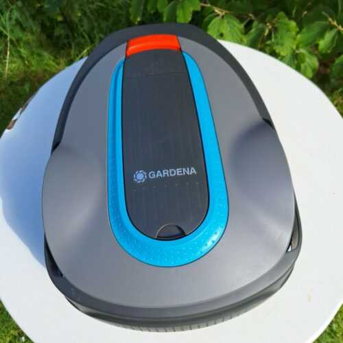 Gardena Mähroboter-neuwertig  unbenutzt  mit neuem Akku plus Ladegarage