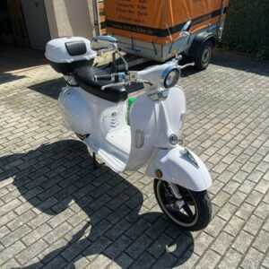 Amalfi Electric Scooter 45 km/h von Dreems im Italio Retro Look ...